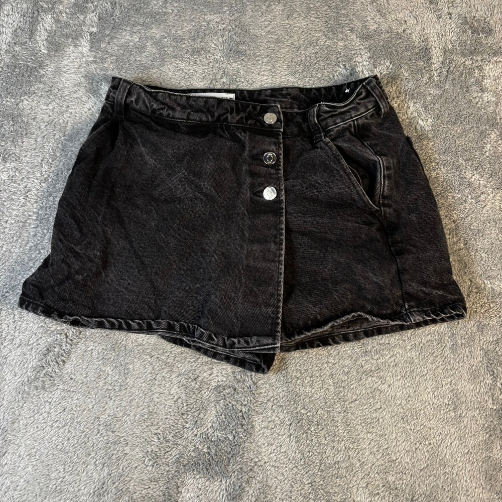 Zara Black Denim Skort Button Front Mini Skirt Shorts Washed Black Small 26